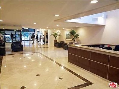 4th image of 600 W 9th St APT 1213