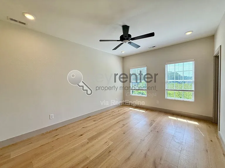 1072 Amelia Ct — Photo 15
