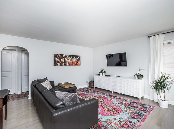 5th image of 5024 N Natoma Ave
