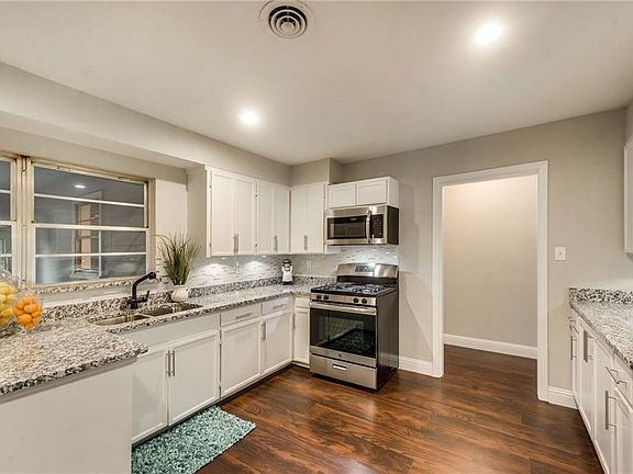 5th image of 2704 Creston Ave