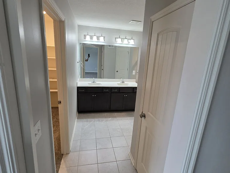 1001 SW Arborfair Dr — Photo 17