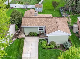 136 Green Valley Dr, Lombard, IL 60148