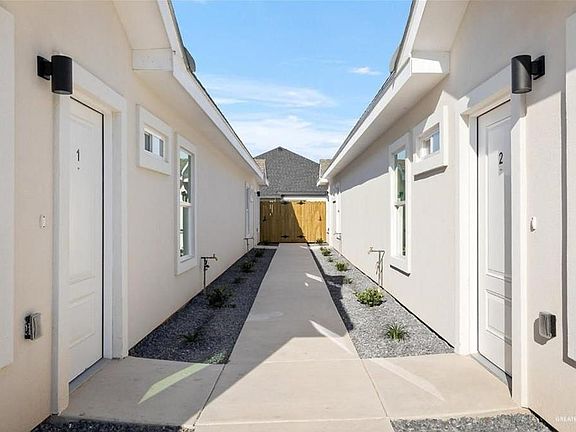 2nd image of 817 N Clarence Ave #2