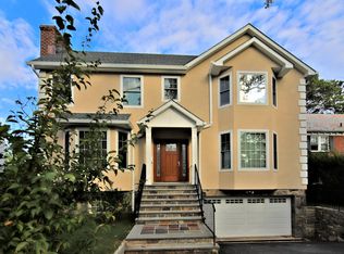 549 White Plains Rd, Eastchester, NY 10709