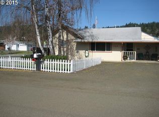 305 E 2nd Ave, Sutherlin, OR 97479
