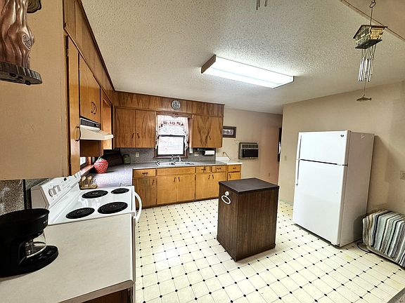 4th image of 115 1st St SE