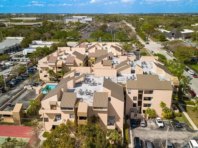 10500 SW 108th Ave #B414 — Photo 12