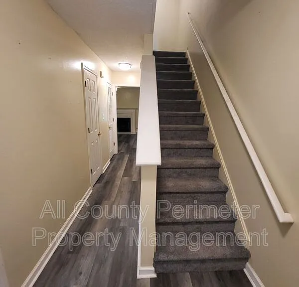 8078 Woodlake Dr — Photo 2