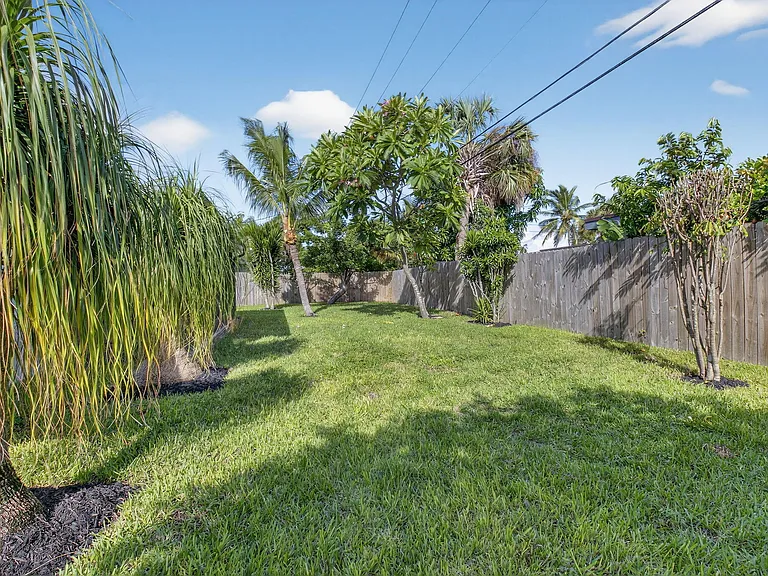 513 Lindell Blvd — Photo 26