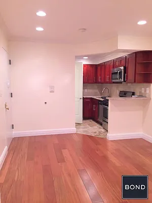 Rented by Bond New York | media 23