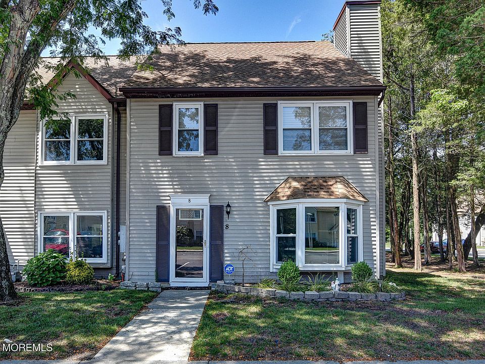 1st image of 8 Colonial Court