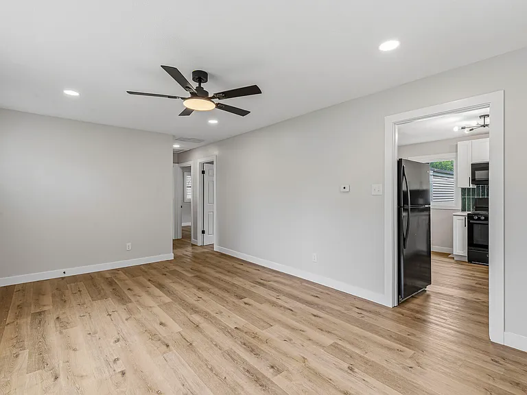 126 N Illinois St — Photo 5