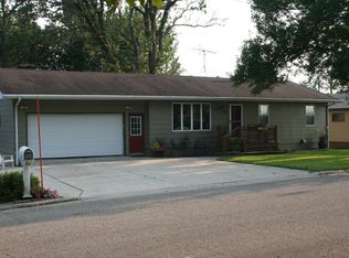 261 Park St, Emmons, MN 56029