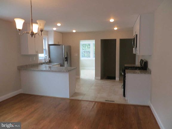 3rd image of 429 Balboa Ave