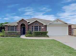 1008 Hidden Lake Dr, Burleson, TX 76028