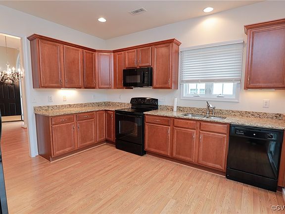 5th image of 5033 Lewisetta Dr