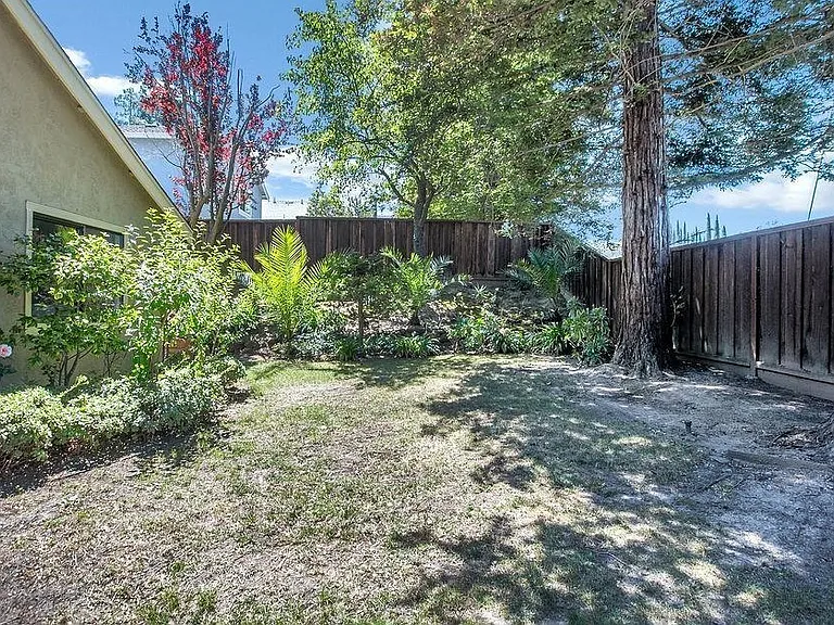 2200 Forsythia Way — Photo 24