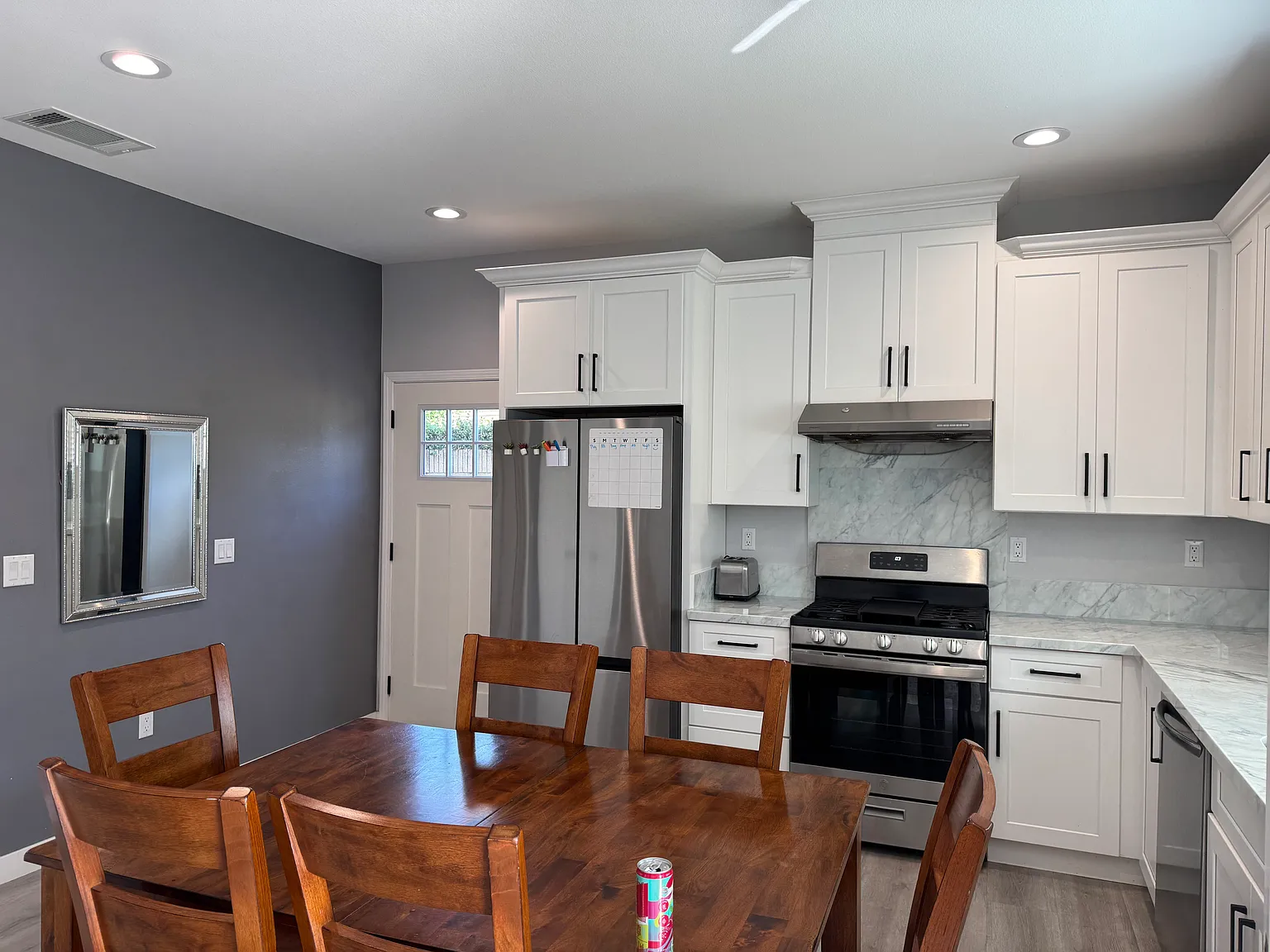2 bed, 750 sqft, $3,000 — Photo 2