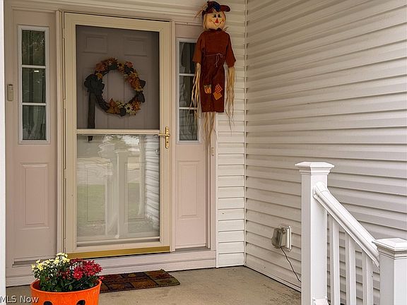 2nd image of 135 Pondview Cir