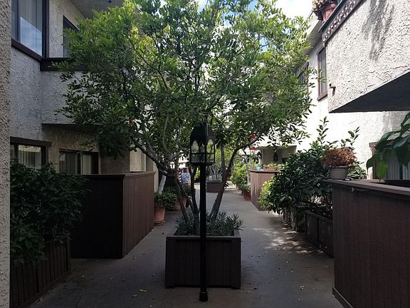 3rd image of 14428 Magnolia Blvd #110