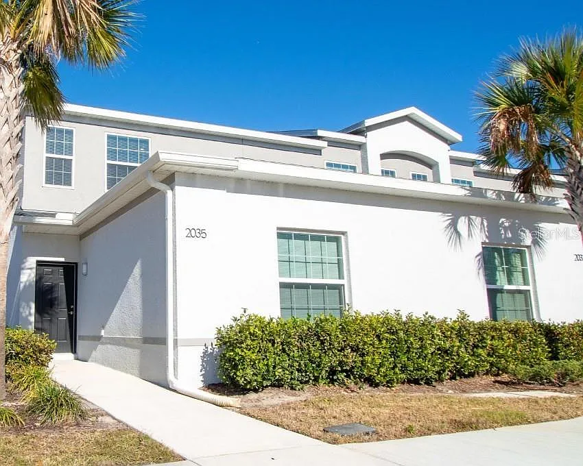 2035 Claudia Ln