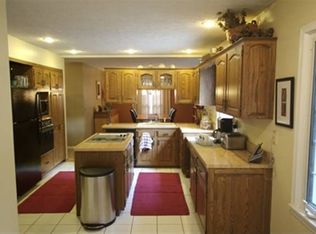 23 Sunset Rd, Bloomington, IL 61701