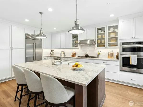 15538 NE 15th Place #400, Bellevue, WA 98007