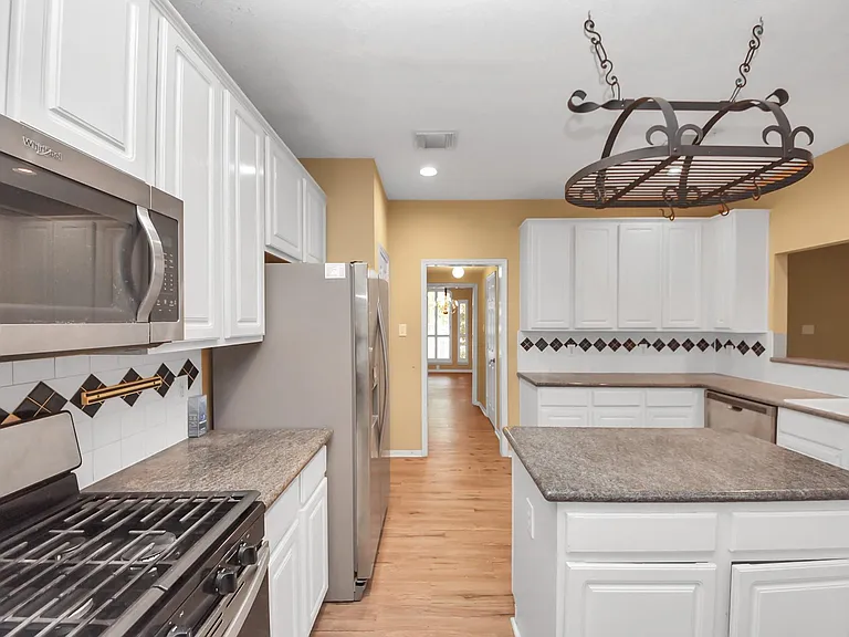 23003 Governorshire Dr — Photo 23