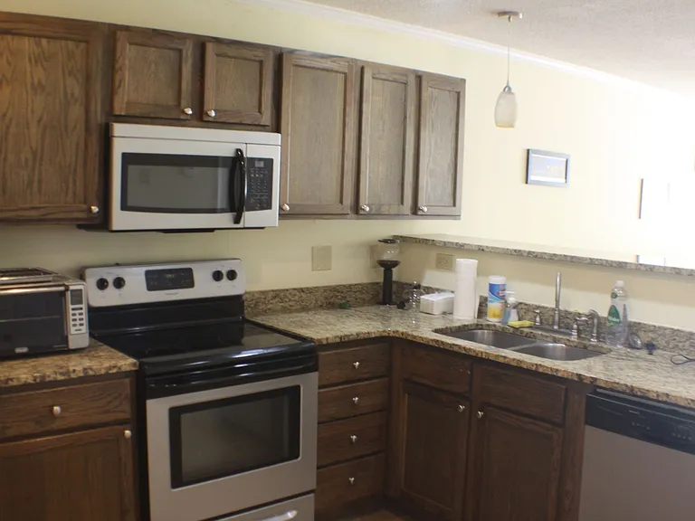 1515 S Lumpkin St #202 — Photo 4