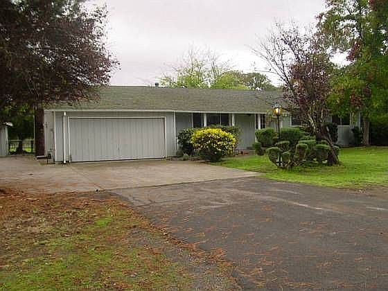 2nd image of 1085 1st Ave