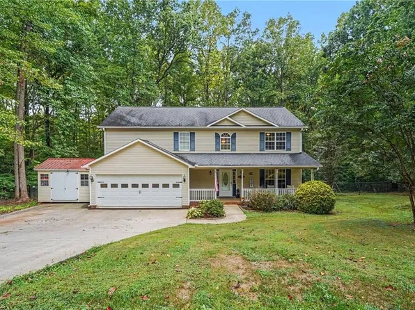 215 Blakes Ct, Thomasville, NC 27360