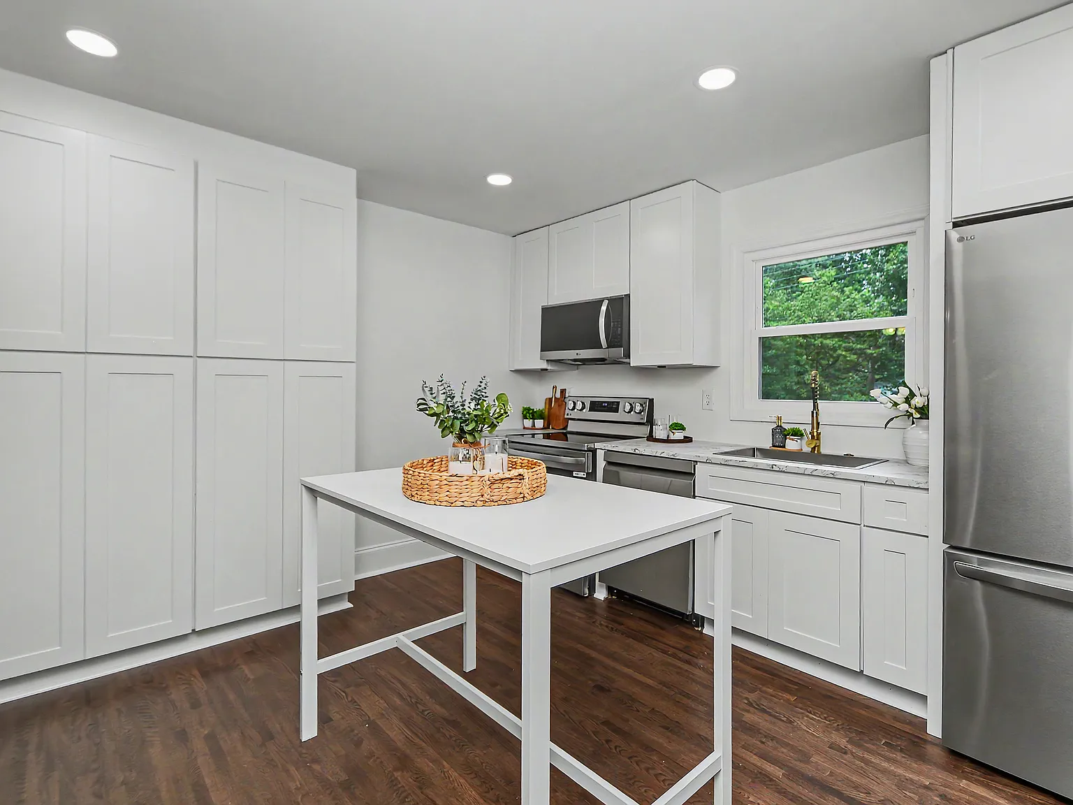 2200 Eastway Drive — Photo 2