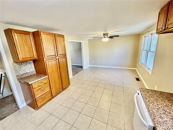 4th image of 109 Topsfield Farm Cir
