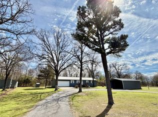 17160 N Briggs Flat Rd, Tahlequah, OK 74464