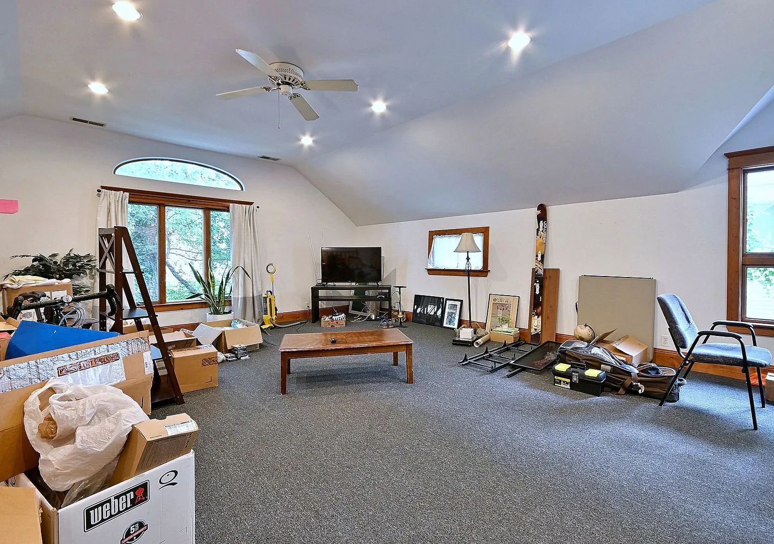 2724 N Racine Ave — Photo 2
