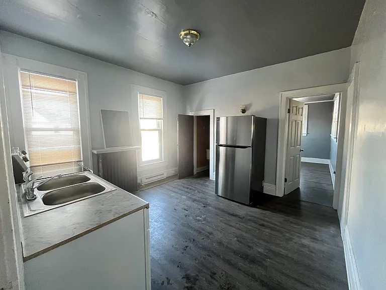 1125 S Anderson St — Photo 3