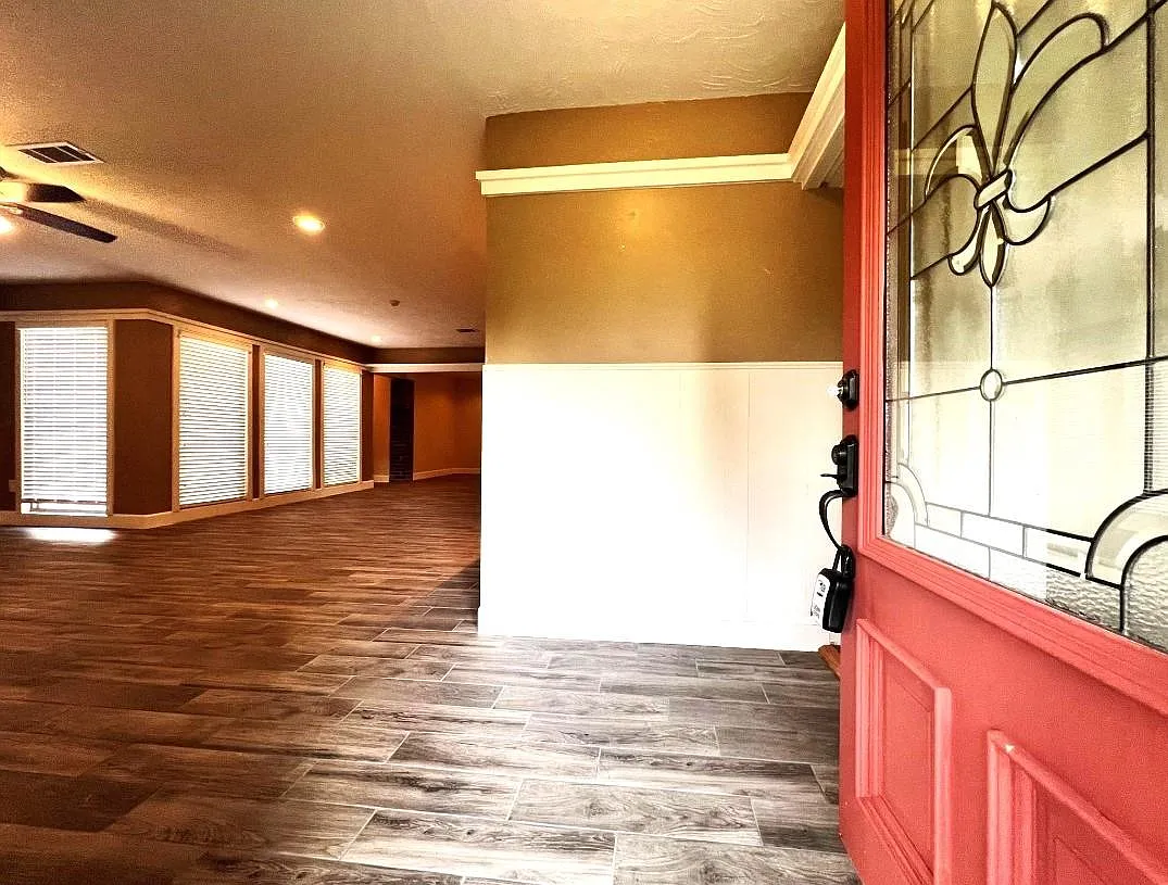 3 bed, 2.0 bath, 2039 sqft, $2,695 — Photo 4