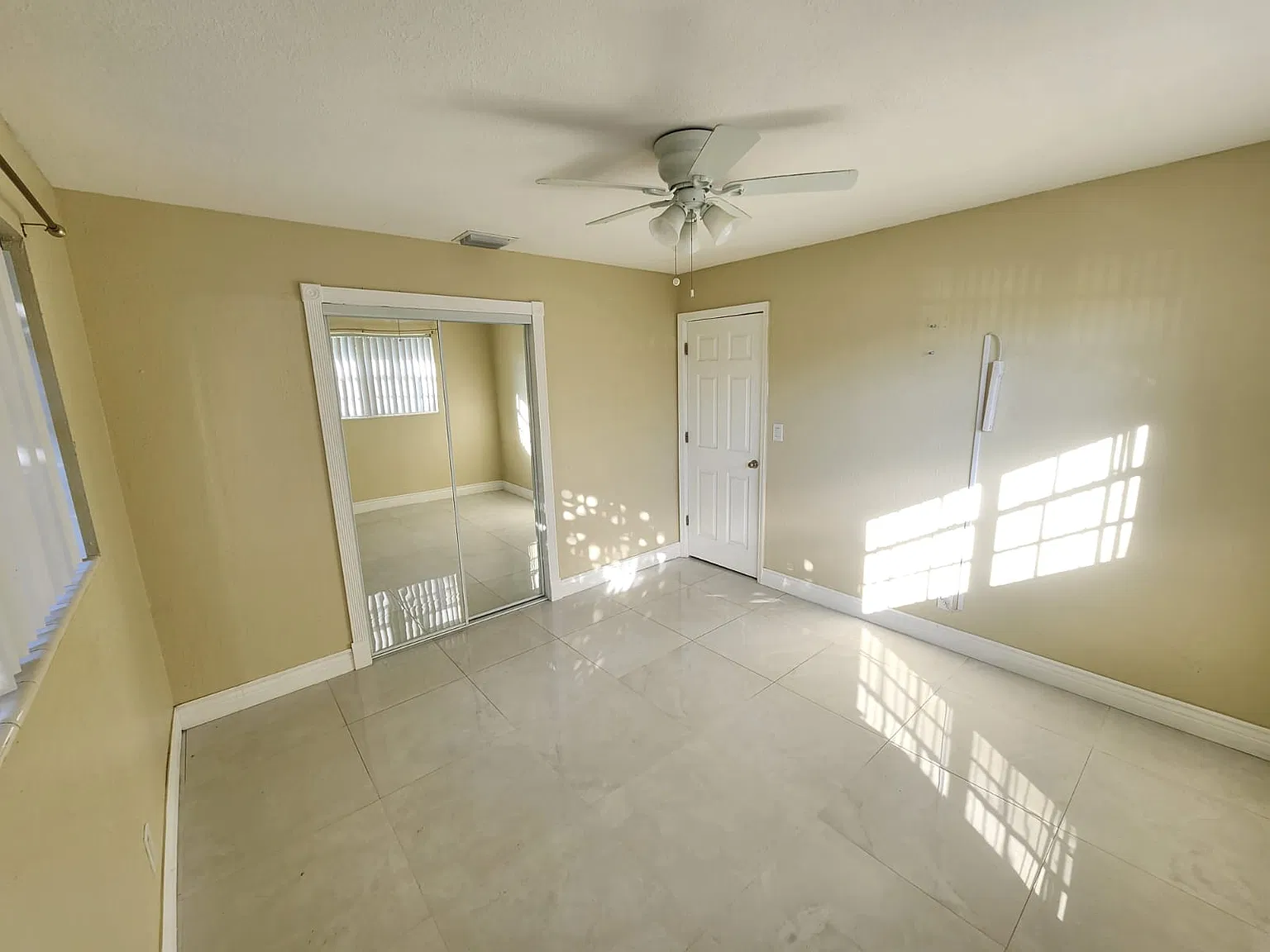 SW 38th Ter, Fort Lauderdale — Photo 1