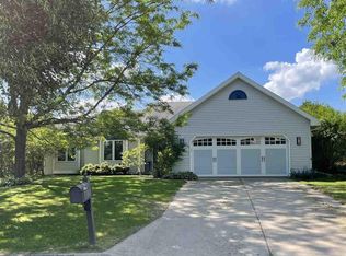 18 Autumnwood Cir, Madison, WI 53719