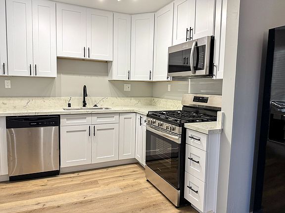 5th image of 6657 Osler St