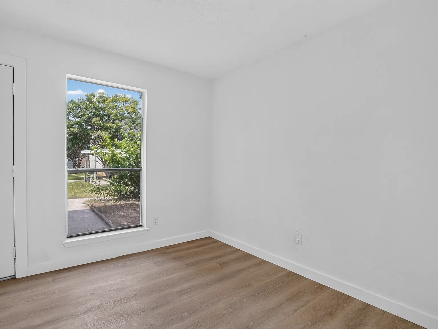 2 bed, 2.5 bath, 1056 sqft, $1,700 — Photo 4