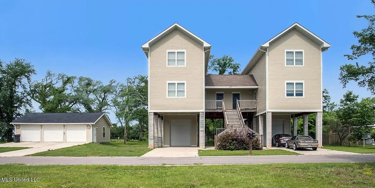 153 Markham Drive - B — Photo 1