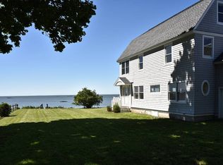 2 Halstead Ln, Branford, CT 06405