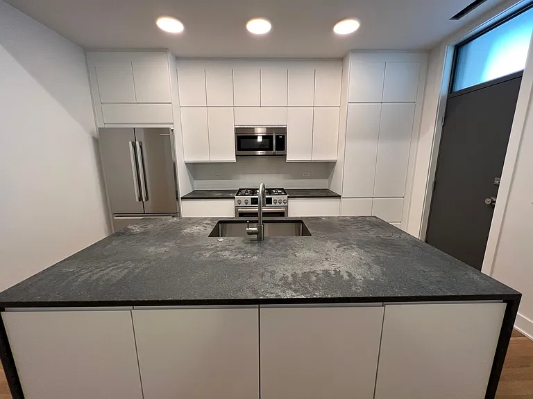 524 N May St #3 — Photo 10
