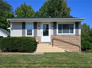1021 Stratford St, Barberton, OH 44203