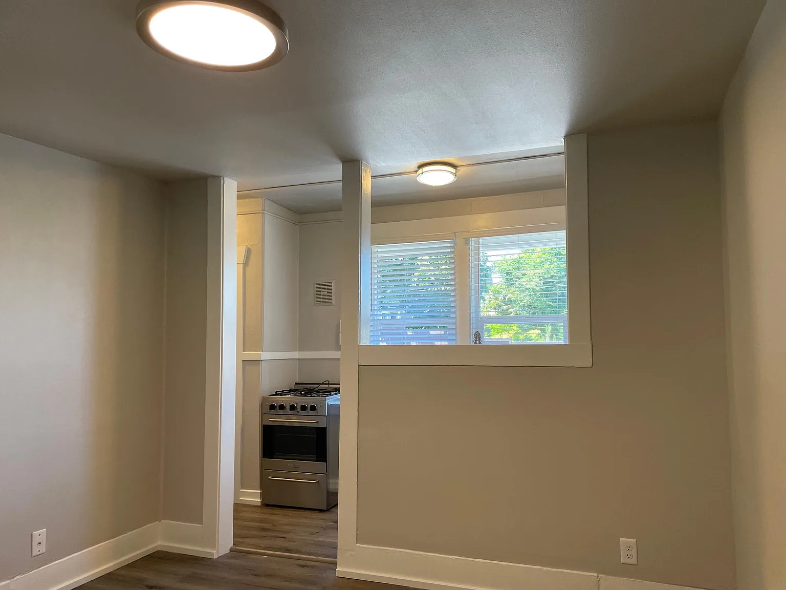 1 bed, 426 sqft, $1,405 — Photo 2