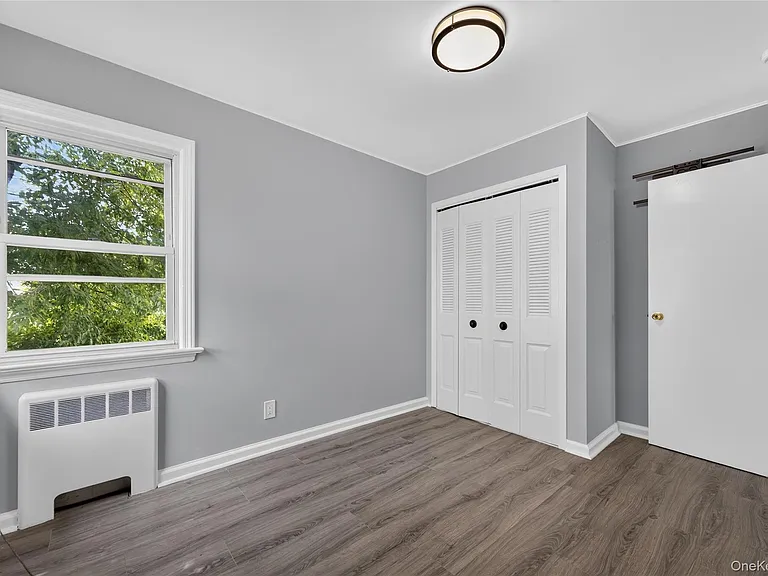 121 Sheridan Ave — Photo 14