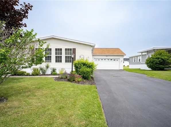 922 Ramada Dr, Victor, NY 14564