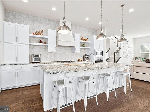 3rd image of 6828 W Shavano Rd