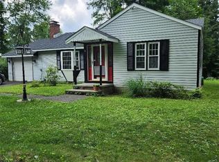 6 Spruce Dr, Sandy Hook, CT 06482
